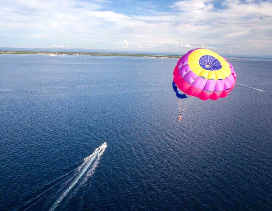 Parasailing in Cebu